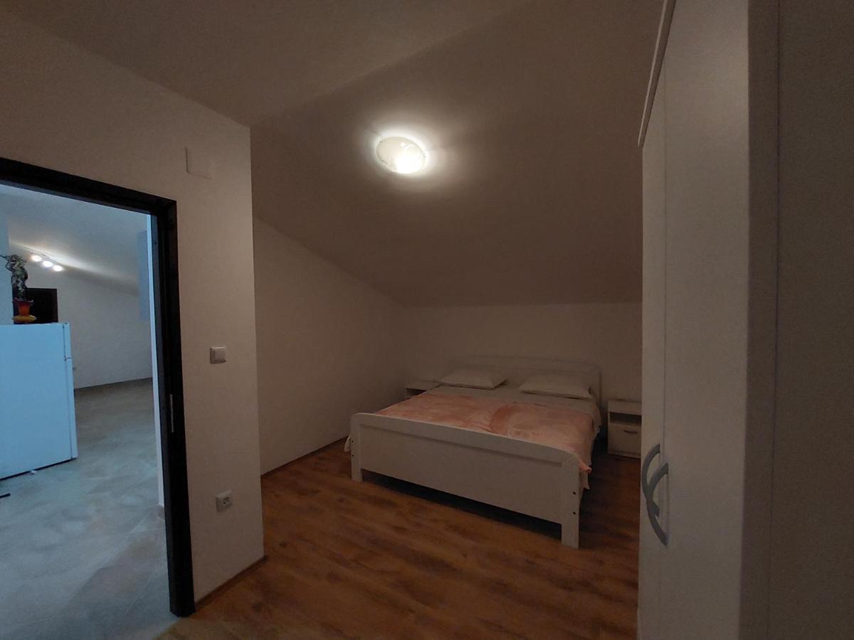 Apartman Ema Grebastica Exterior photo